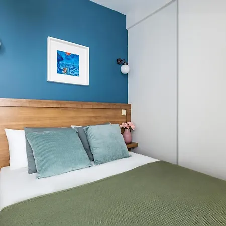 Meridian Hotel *